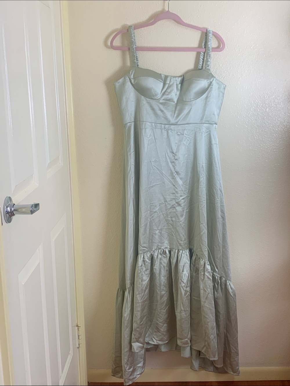 NWOT Selfie Leslie Mint Green Maxi Dress with Ruffle Hem, Size M